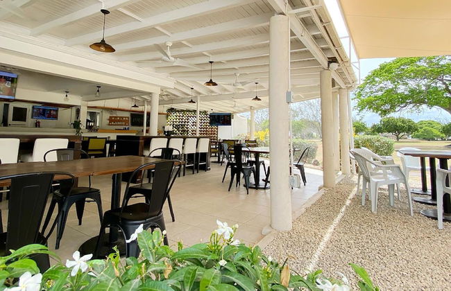 Rockley Golf 810 is a 2 Bedroom, 2 Bathroom 1st Floor Apartment With Pool - Foto 26