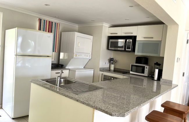Rockley Golf 810 is a 2 Bedroom, 2 Bathroom 1st Floor Apartment With Pool - Foto 9