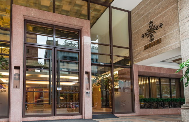 CK Serviced Residence - Photo 1