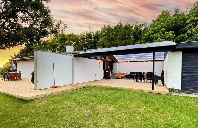 Tranquil Waterfront Retreat-by Traum - Photo 1