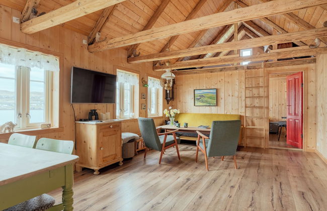 Greystone House - Historic - Unique - Photo 9