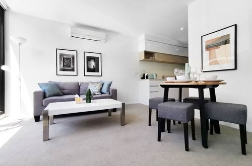 Photo 3 - Hawthorn Elegant Lifestyle 1 Bedroom Apartment