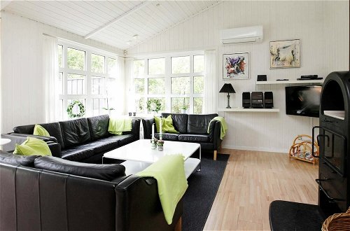 Photo 12 - 10 Person Holiday Home in Lokken