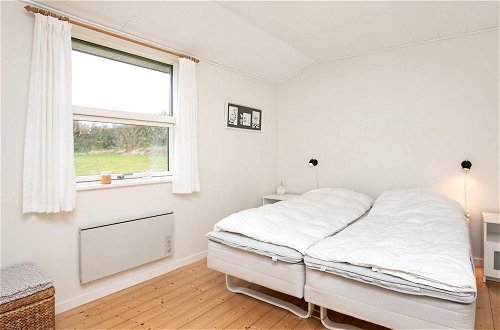 Photo 8 - 4 Person Holiday Home in Lokken