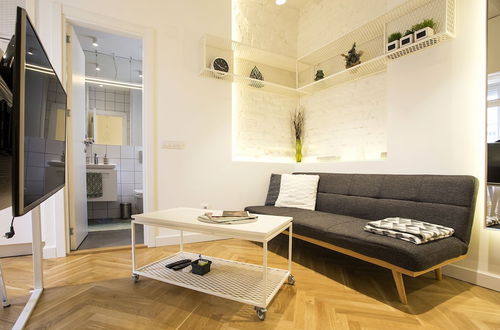 Photo 4 - Atomic Apartment 01