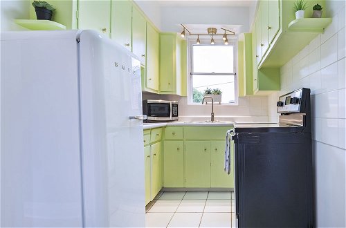 Photo 17 - Vibrant Apartment in Forest Hill (Free Parking)