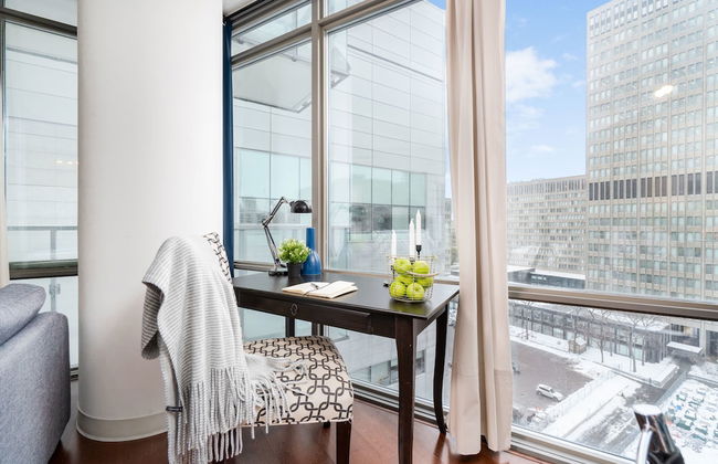QuickStay - Luxurious 2-Bedroom Condo, Downtown Core - Photo 39
