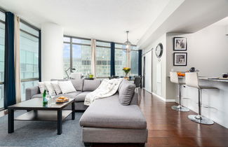 Foto 3 - QuickStay - Luxurious 2-Bedroom Condo, Downtown Core