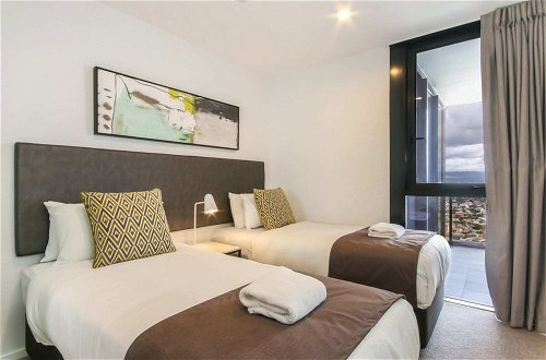 Photo 4 - Luxurious 2 Bedroom Brand New Apartment With Amazing Hinterland Views