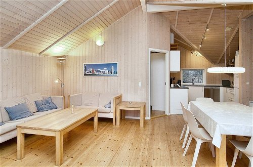 Photo 10 - 6 Person Holiday Home in Hojby