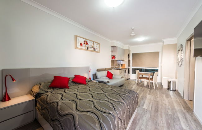 Athena Motel Apartments - Photo 6