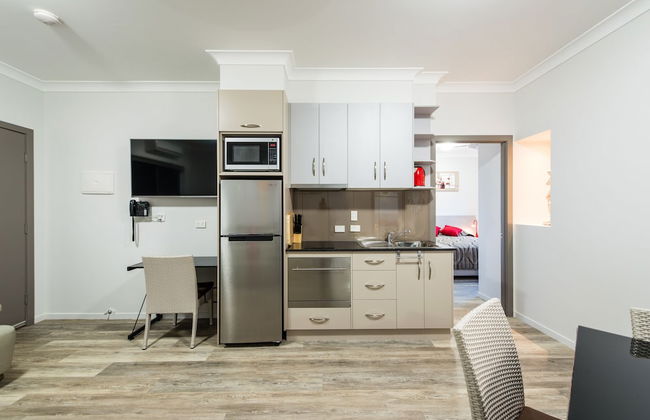 Athena Motel Apartments - Photo 11