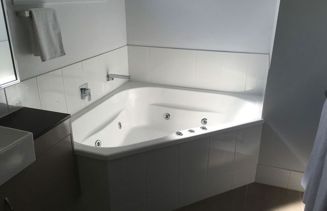 Athena Motel Apartments - Photo 24