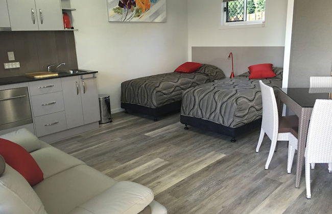 Athena Motel Apartments - Photo 5