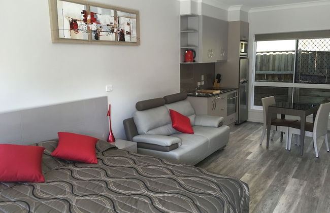 Athena Motel Apartments - Photo 12