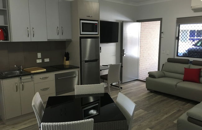Athena Motel Apartments - Photo 13