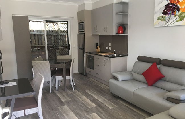 Athena Motel Apartments - Photo 14