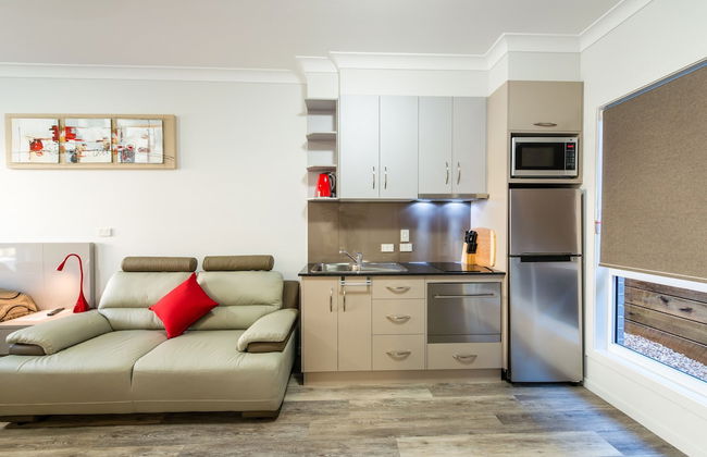 Athena Motel Apartments - Photo 7