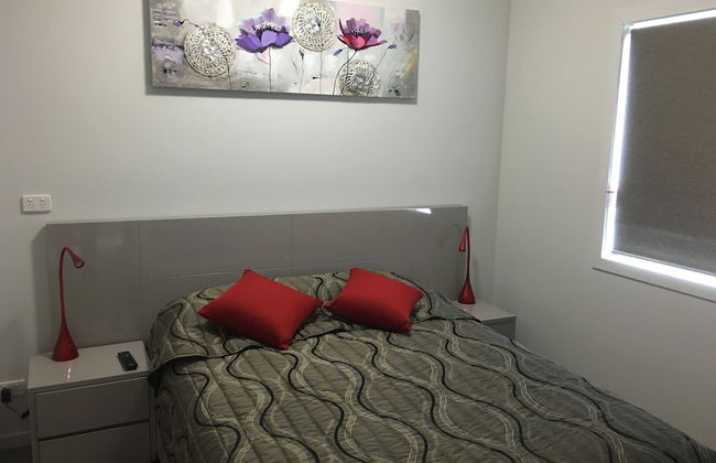 Athena Motel Apartments - Photo 4