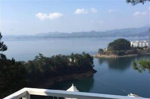 Photo 4 - Qiandaohu Luxury Lake View Villa