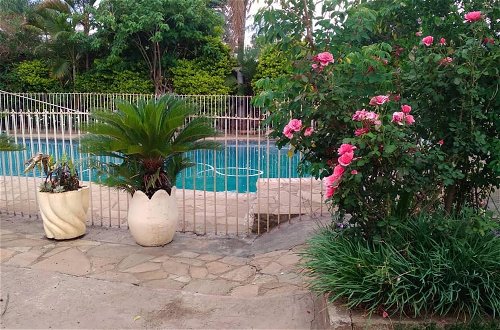 Foto 17 - Beautiful 2-bedroomed Guest Cottage in Harare