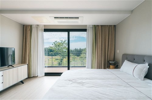 Photo 3 - Kylin Villa Resort Jeju