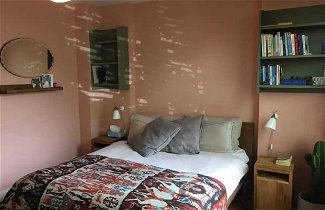 Photo 3 - Stylish 1 Bedroom Apartment in Vibrant London Fields