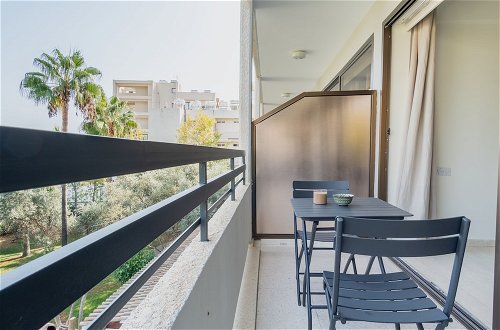 Foto 8 - Studio Apartment With Balcony and Garden View