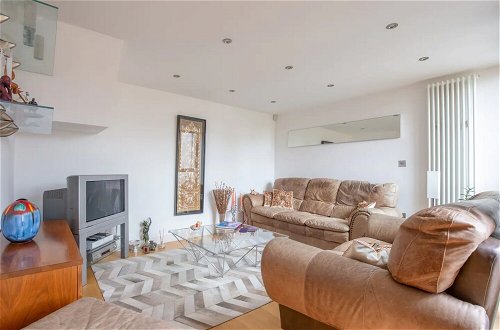 Foto 17 - Spacious 2 Bedroom Apartment in Converted Warehouse in Brixton