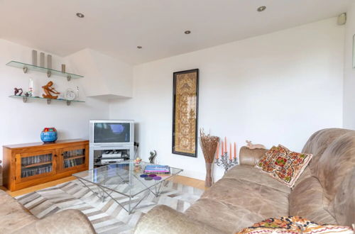 Photo 19 - Spacious 2 Bedroom Apartment in Converted Warehouse in Brixton