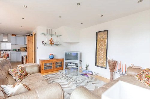 Foto 18 - Spacious 2 Bedroom Apartment in Converted Warehouse in Brixton
