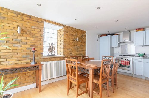 Photo 14 - Spacious 2 Bedroom Apartment in Converted Warehouse in Brixton