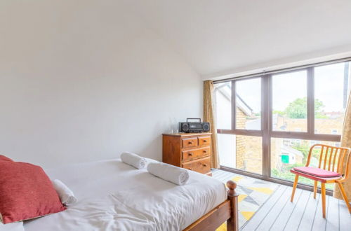 Photo 7 - Spacious 2 Bedroom Apartment in Converted Warehouse in Brixton