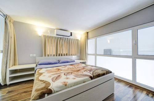 Photo 3 - Sea Suites Apartments