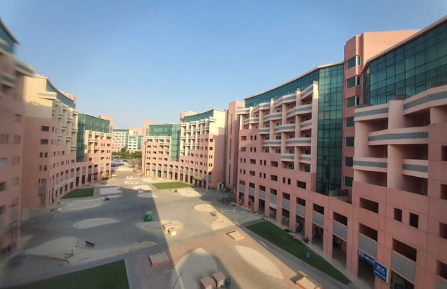 Stunning Family Friendly Studio Close To Dubai Hub - Photo 5