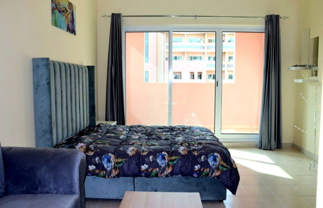 Stunning Family Friendly Studio Close To Dubai Hub - Photo 3