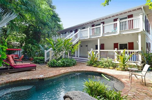 Foto 9 - Emma's Escape by Avantstay Key West Central w/ Shared Pool & Hot Tub Month Long Stays Only