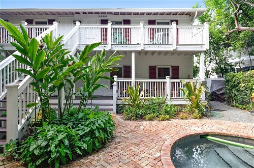 Photo 2 - Emma's Escape by Avantstay Key West Central w/ Shared Pool & Hot Tub Month Long Stays Only