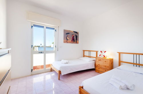 Foto 7 - Porto Cesareo Air-conditioned Villa Sleeps 12 Torre Lapillo