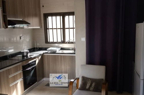 Foto 4 - Bedroomed Fully Furnished Apartment Near East Park Mall