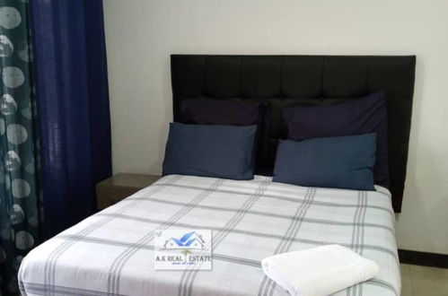 Foto 2 - Bedroomed Fully Furnished Apartment Near East Park Mall