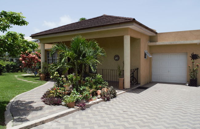 New Kingston Guest Apt at Evans - Foto 1