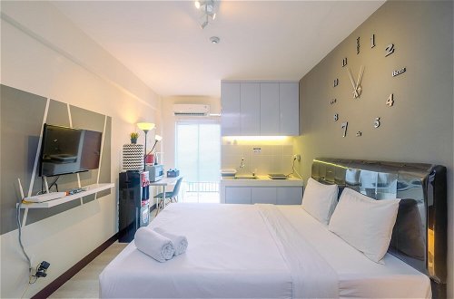 Foto 22 - Best and Simply Homey Studio Cinere Resort Apartment