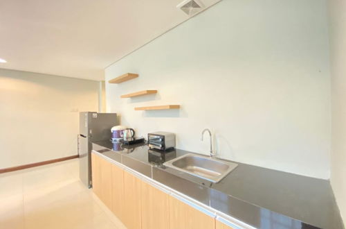 Photo 14 - Fabulous 2Br Loft Apartment With Private Bathub At El Royale