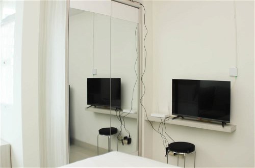 Photo 7 - Elegant And Comfy Studio At Grand Kamala Lagoon Apartment