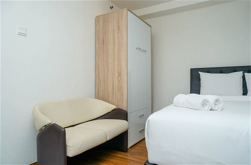 Photo 3 - Best Spacious Studio Belmont Residence Puri Apartment