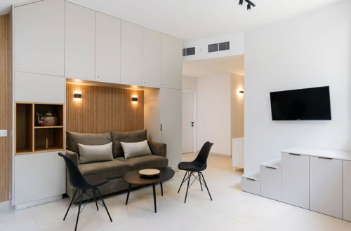 Foto 16 - Elegant Duplex with XL Patio by FeelHome