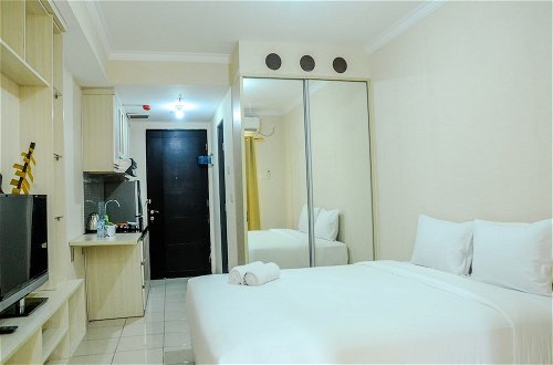 Photo 15 - Simply Studio Room at Grand Serpong Apartment By Travelio