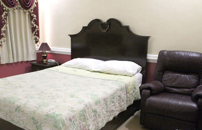 Kokomo's Suites Hotel - Photo 9