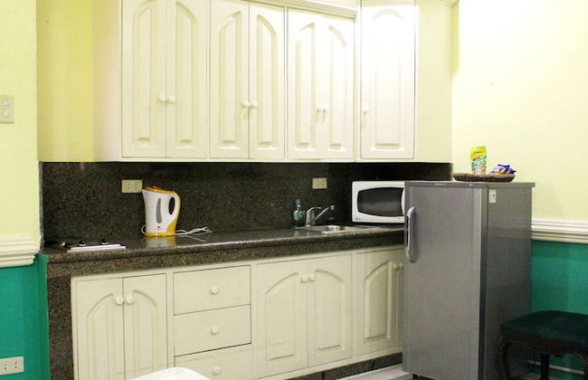 Kokomo's Suites Hotel - Photo 32